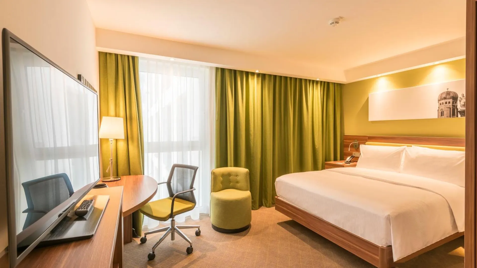 Hampton By Hilton Munich City West 3*,