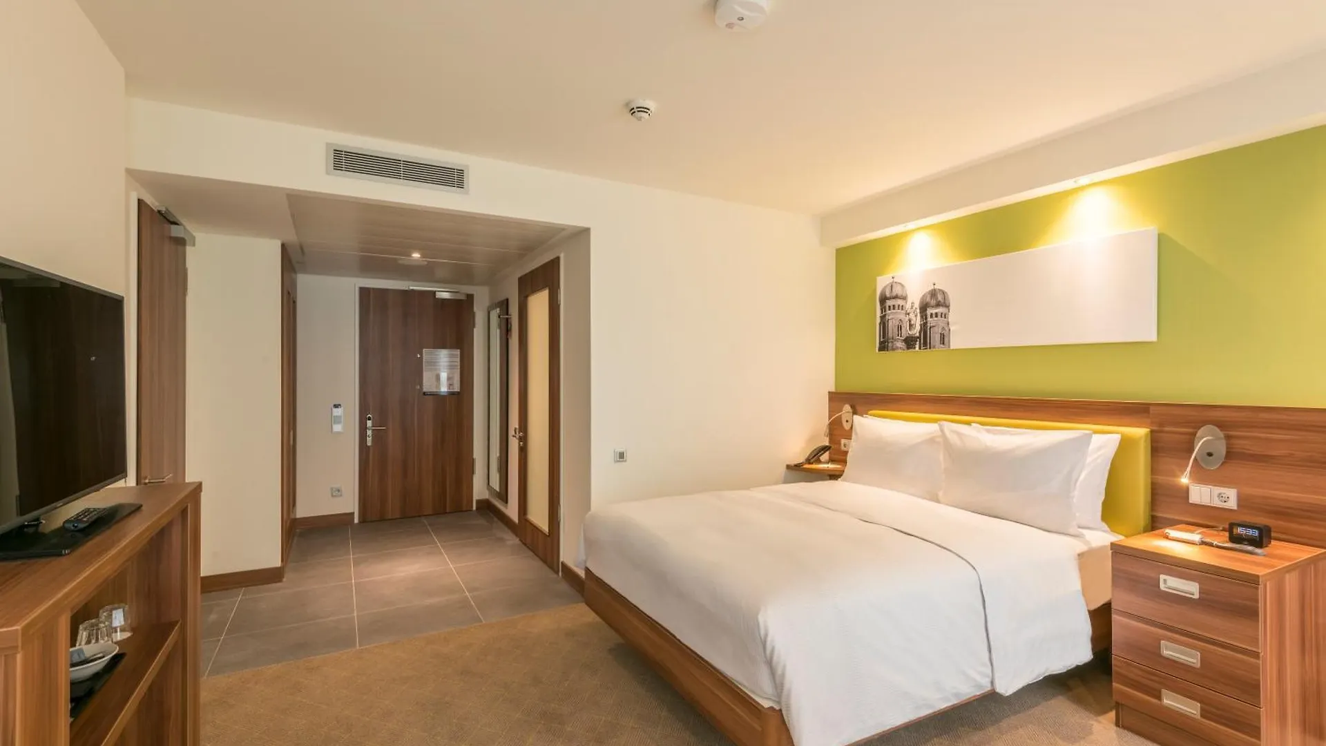 Hampton By Hilton Munich City West 3*,  Alemania
